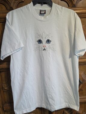 White Cat Face Embroidered T‑Shirt - Size XL